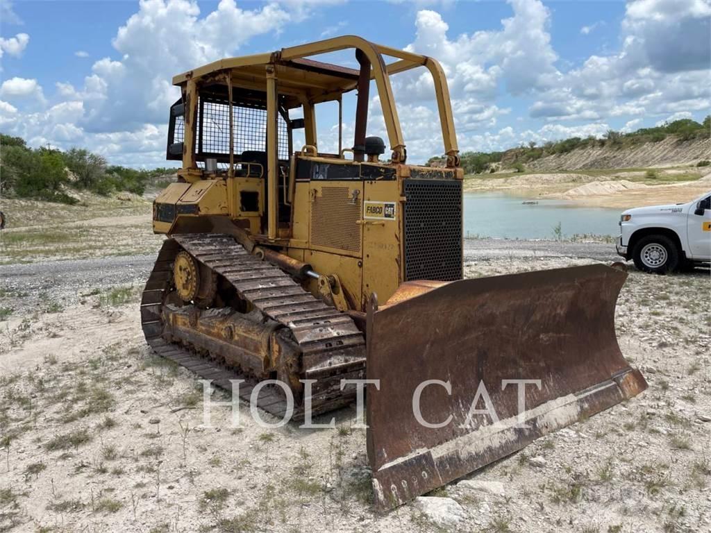 CAT D5M Buldozere pe senile