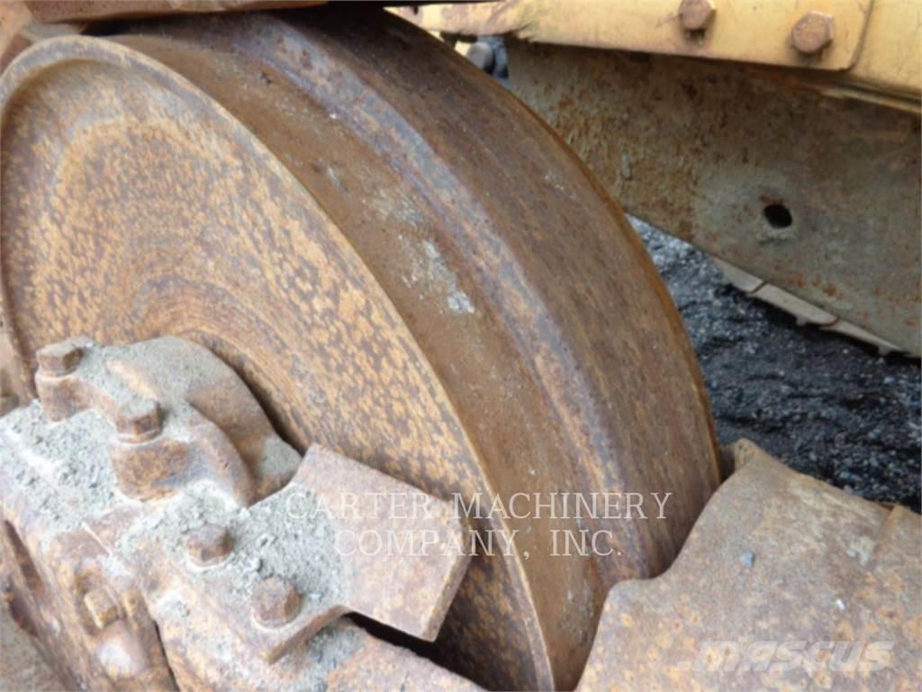 CAT D6C Buldozere pe senile