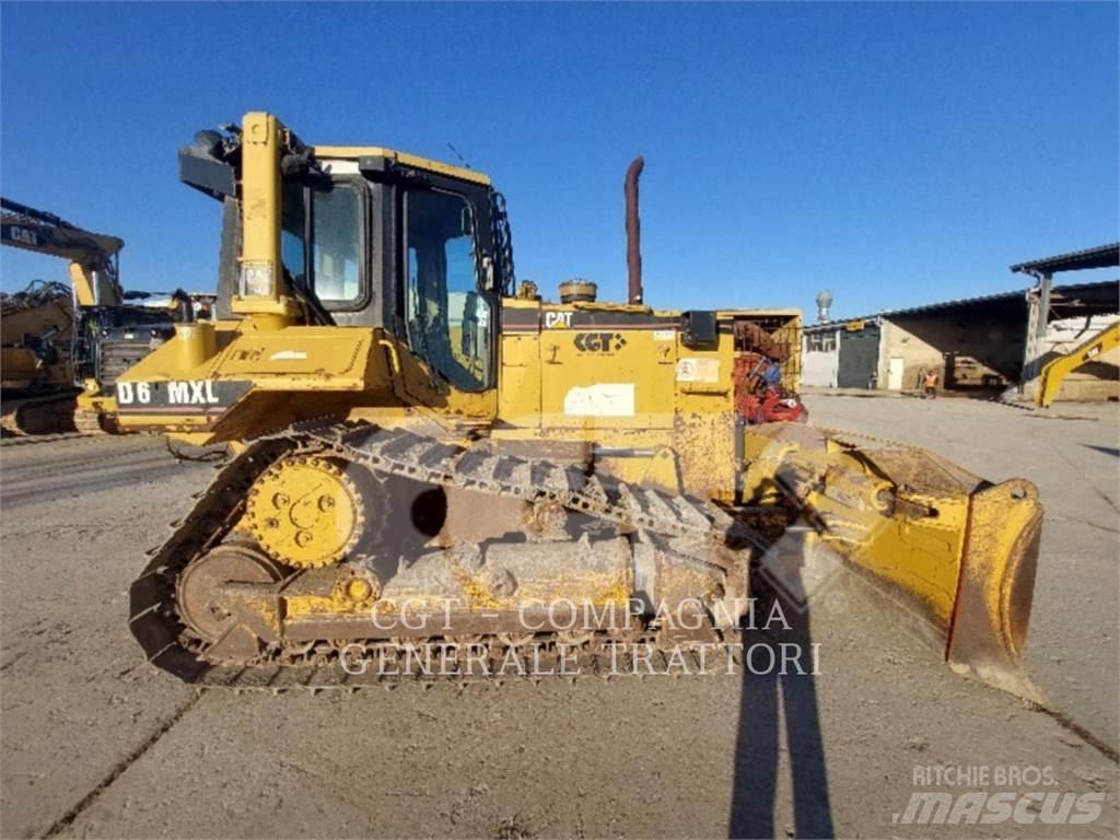 CAT D6M Buldozere pe senile