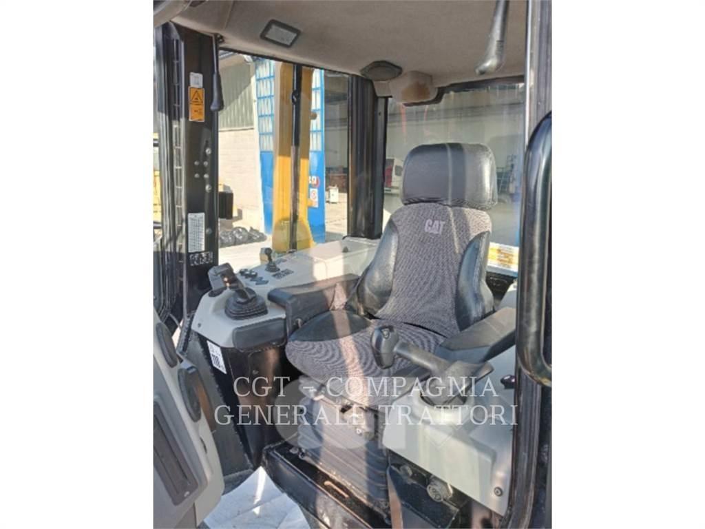 CAT D6N Buldozere pe senile