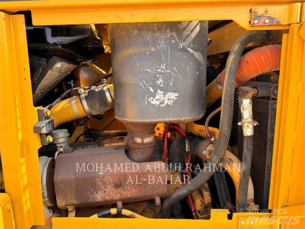 CAT D6T Buldozere pe senile