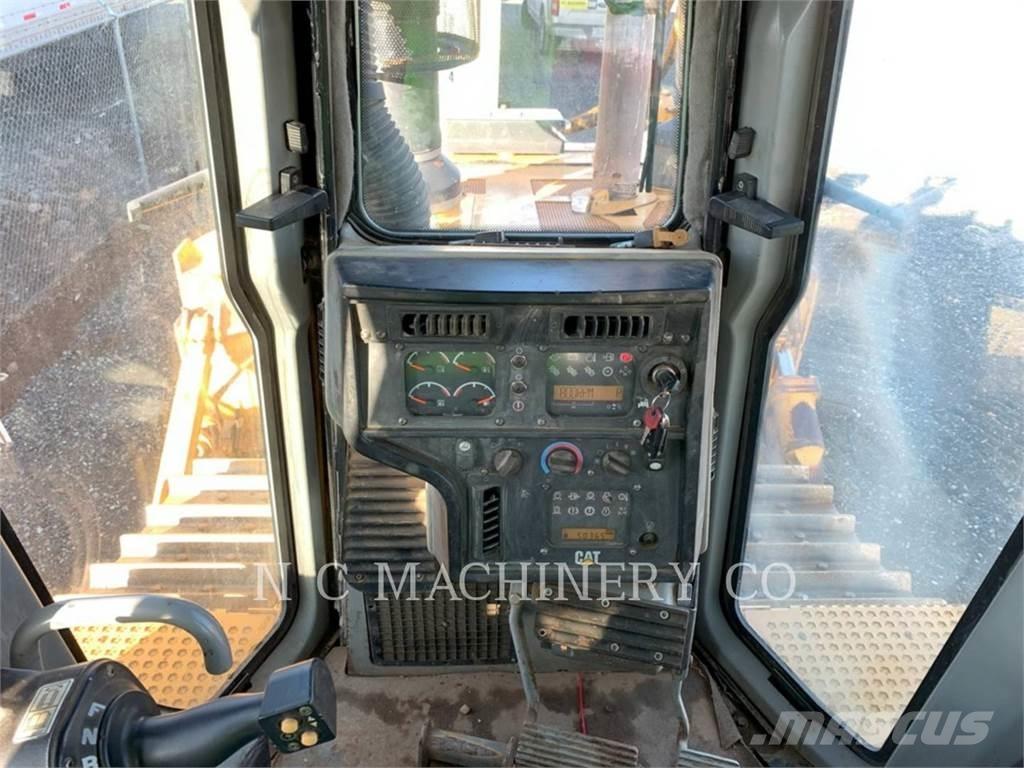 CAT D6T Buldozere pe senile