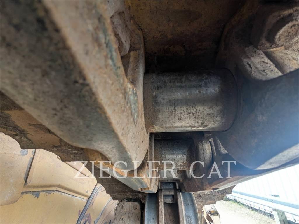 CAT D6T Buldozere pe senile