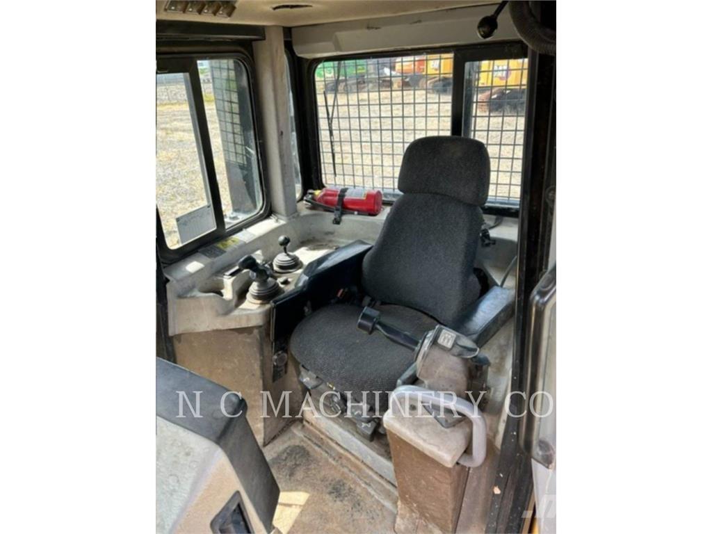 CAT D6T Buldozere pe senile