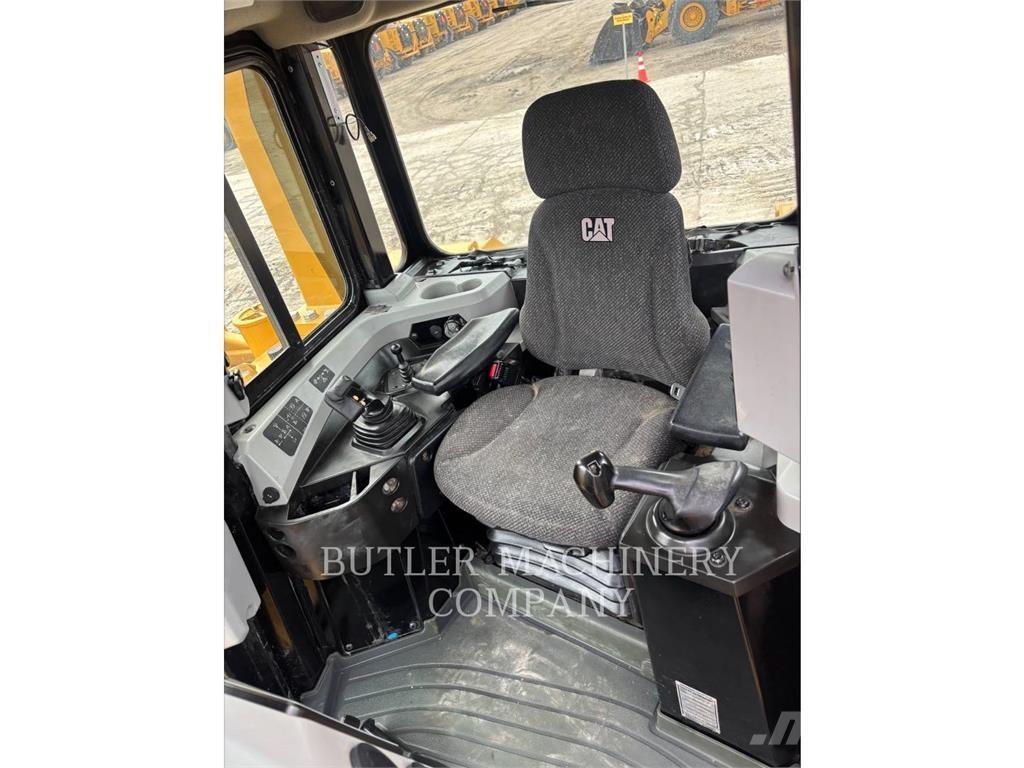 CAT D6T Buldozere pe senile