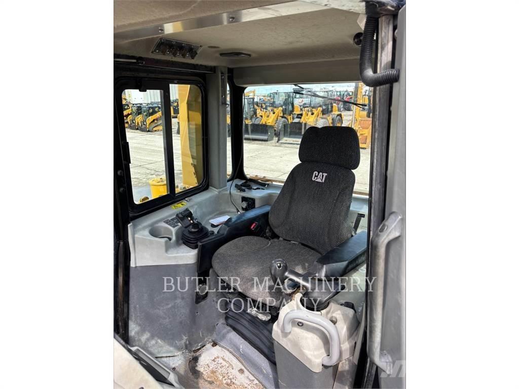 CAT D6T Buldozere pe senile