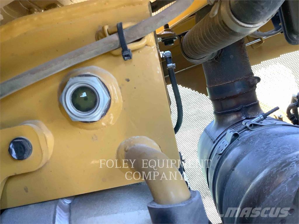 CAT D6T Buldozere pe senile