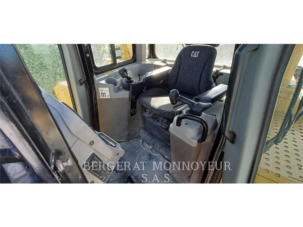 CAT D6T3B XW Buldozere pe senile