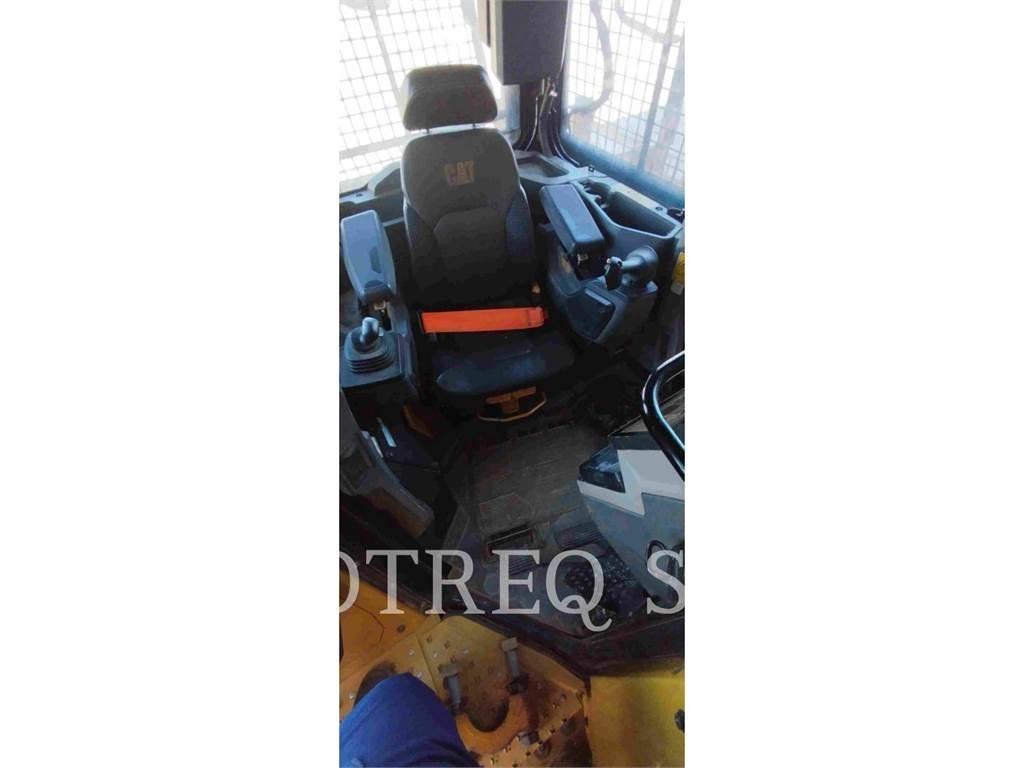 CAT D7 Buldozere pe senile