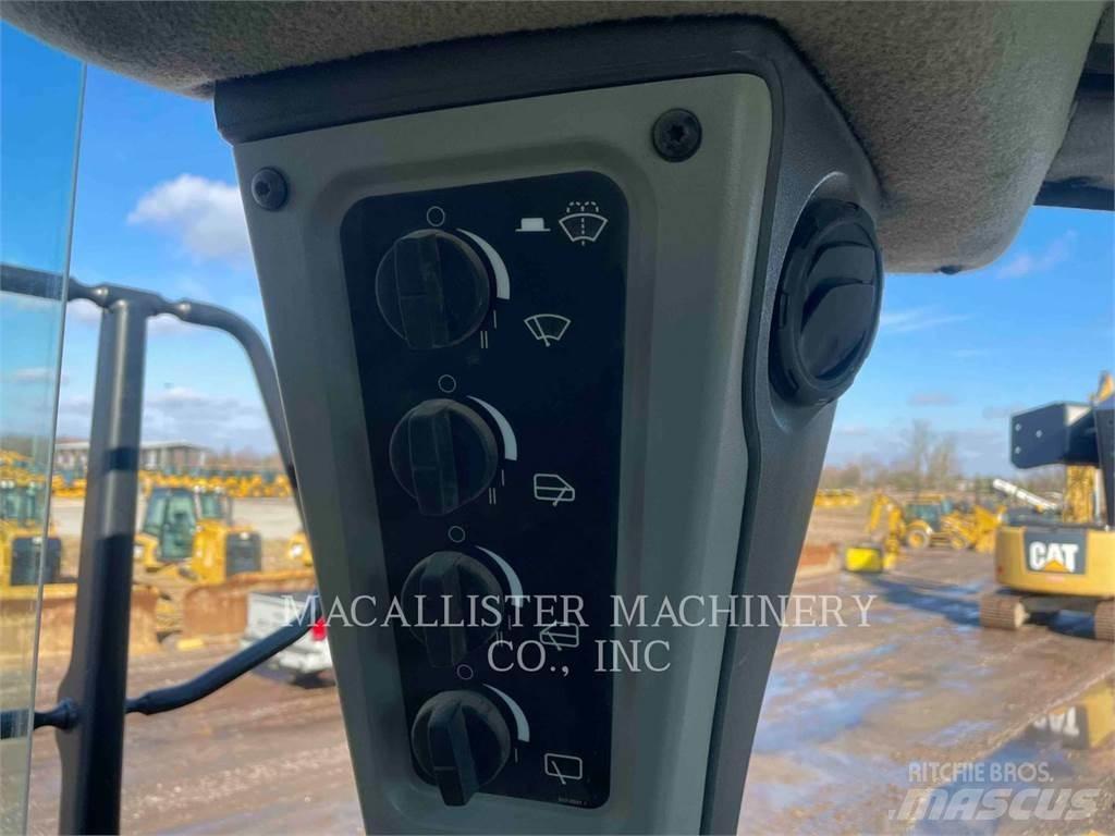 CAT D7 Buldozere pe senile