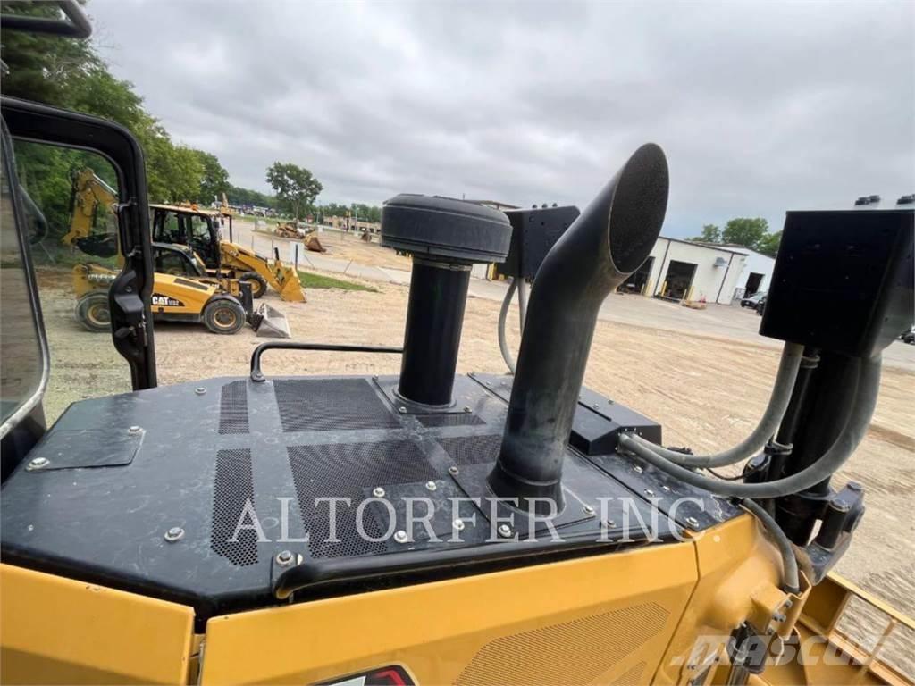 CAT D7-17 Buldozere pe senile