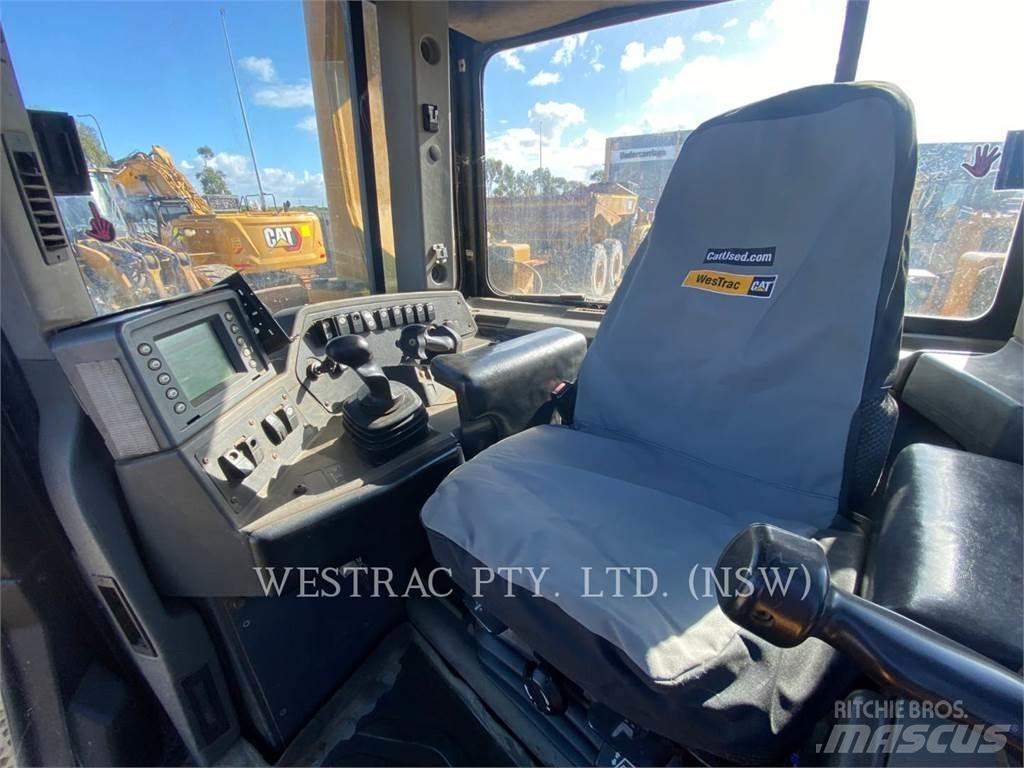 CAT D8T Buldozere pe senile