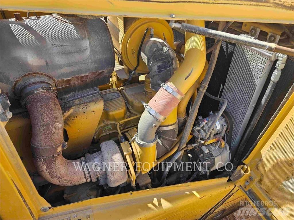 CAT D8T Buldozere pe senile
