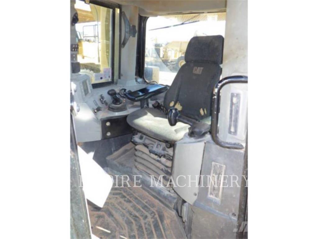 CAT D8T Buldozere pe senile