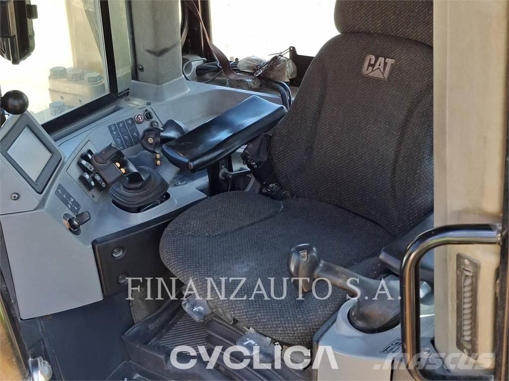 CAT D8T Buldozere pe senile