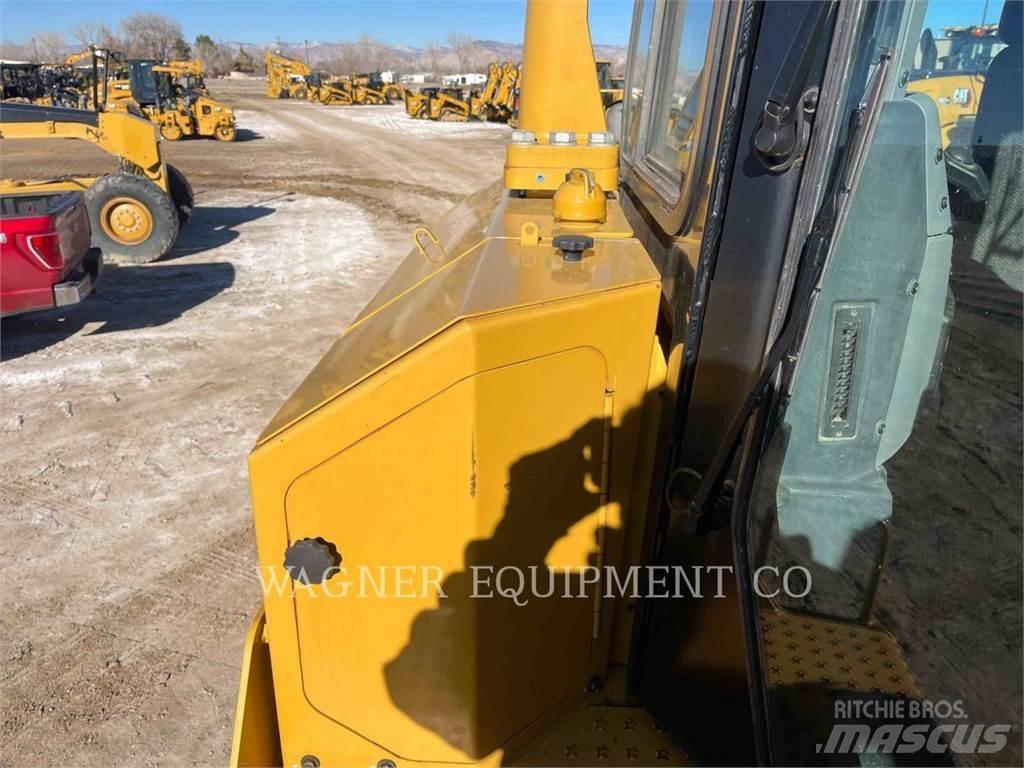 CAT D8T Buldozere pe senile