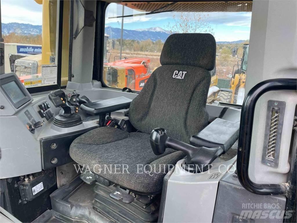 CAT D8T Buldozere pe senile