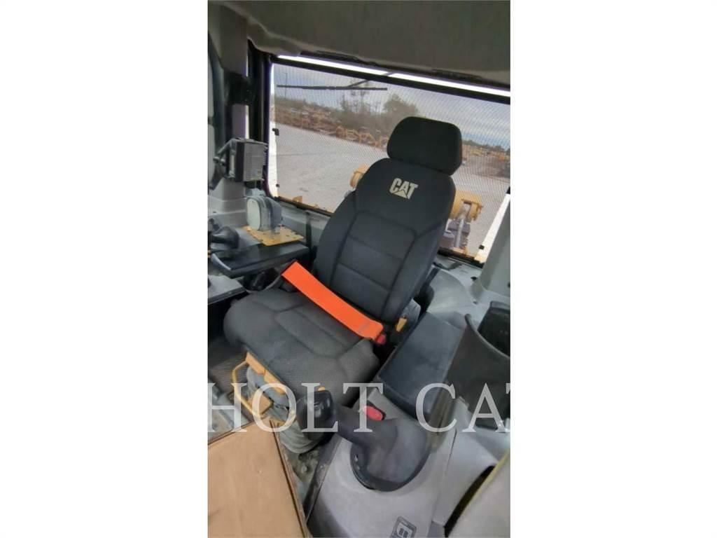 CAT D9 Buldozere pe senile
