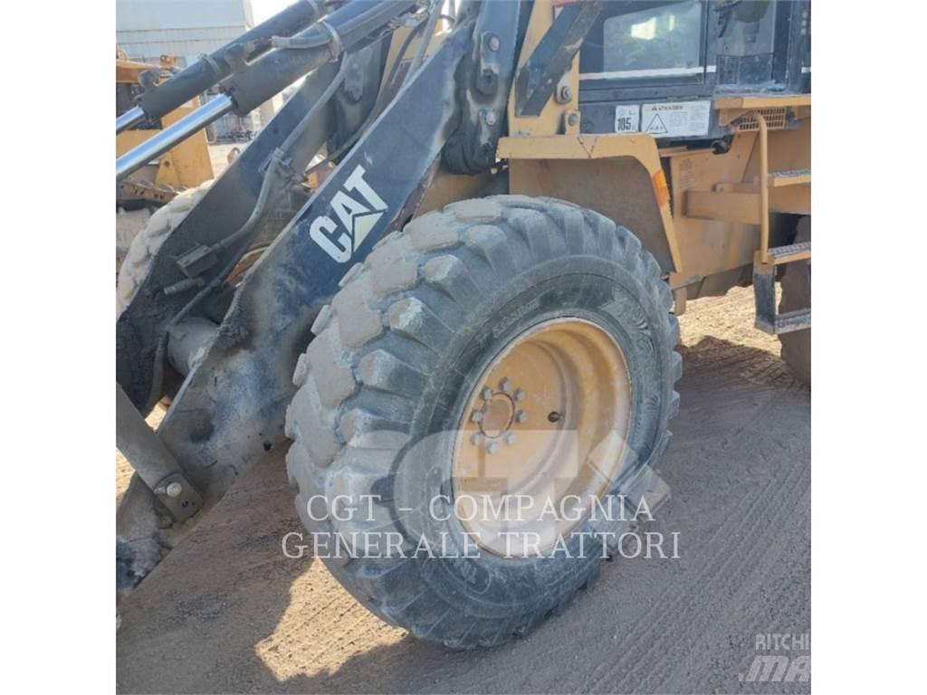 CAT IT14G Incarcator pe pneuri