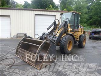 CAT IT28G Incarcator pe pneuri