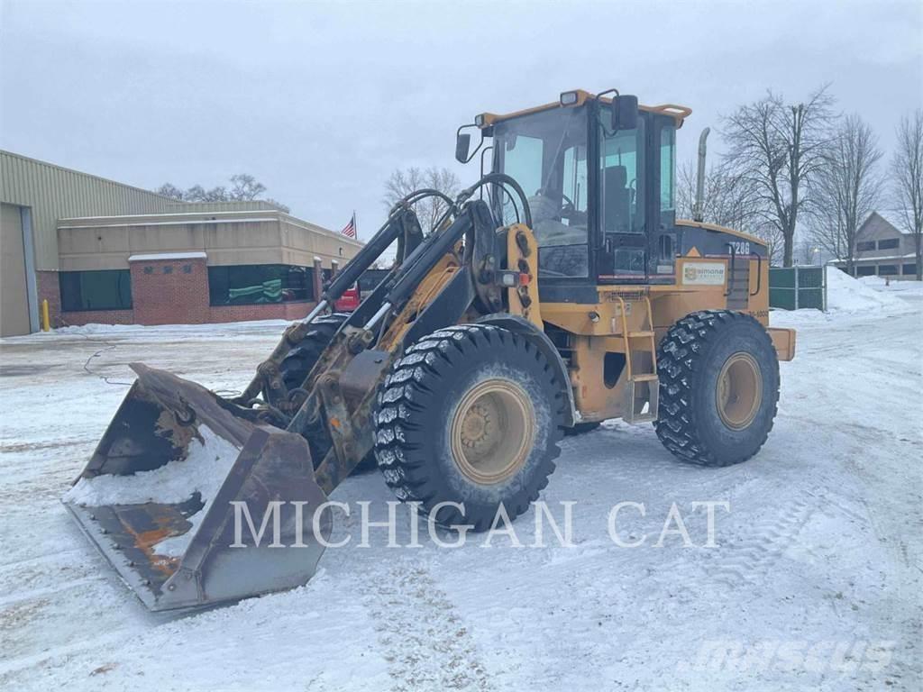 CAT IT28G Incarcator pe pneuri