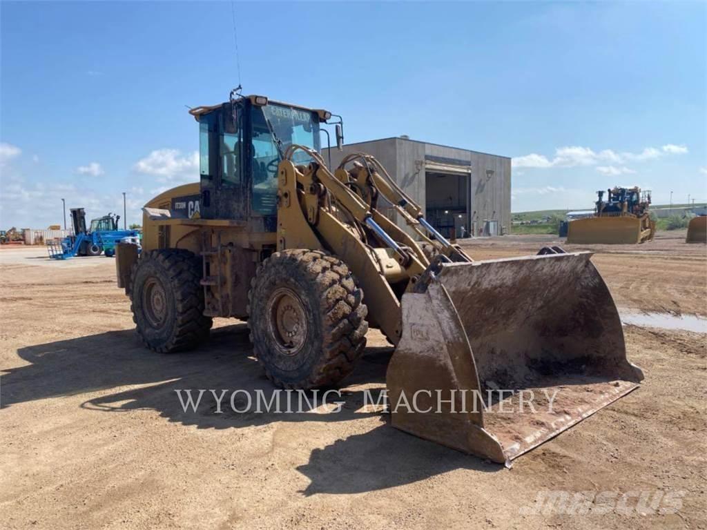 CAT IT38H Incarcator pe pneuri