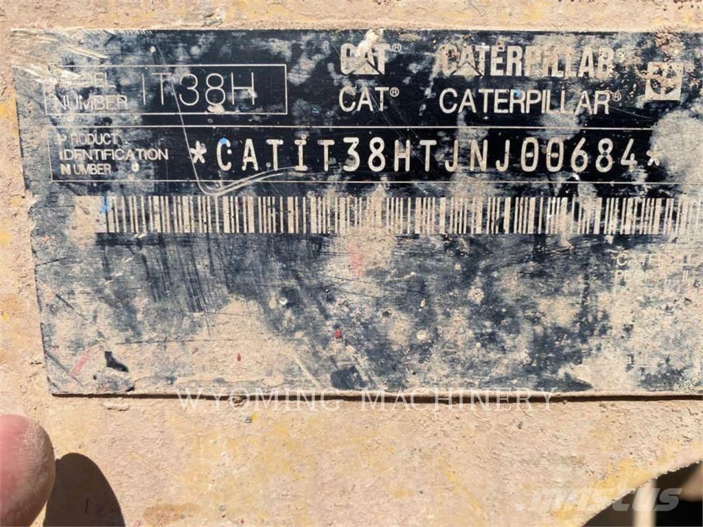 CAT IT38H Incarcator pe pneuri