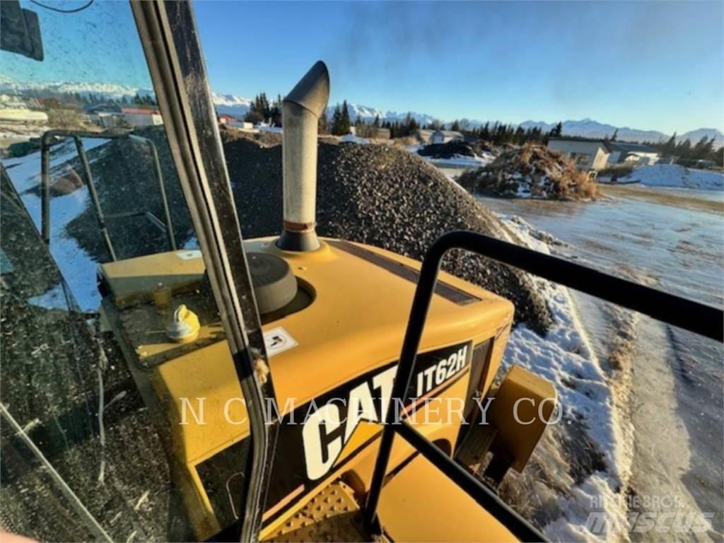 CAT IT62H Incarcator pe pneuri