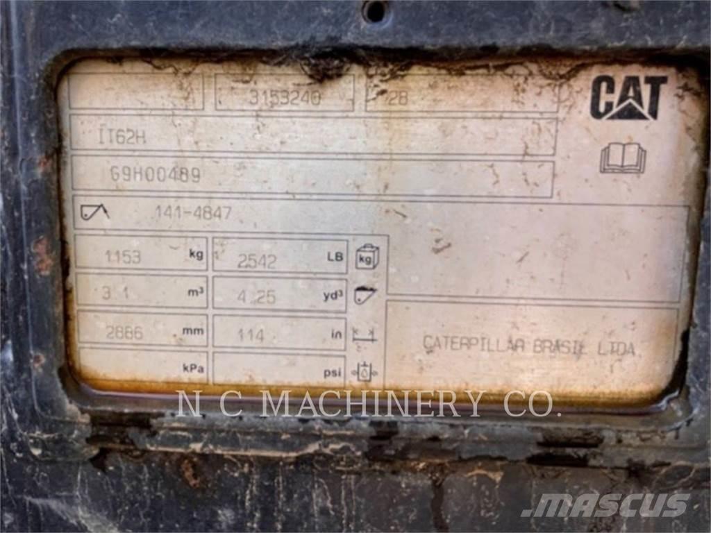 CAT IT62H Incarcator pe pneuri