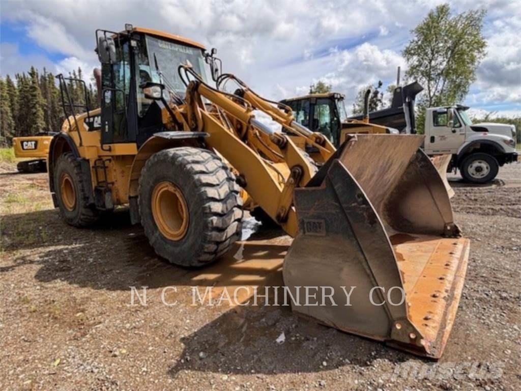 CAT IT62H Incarcator pe pneuri