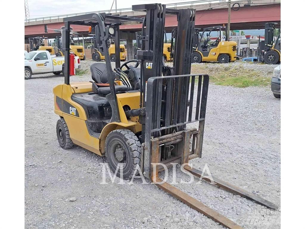 CAT LIFT TRUCKS DP25NM5 Stivuitor diesel