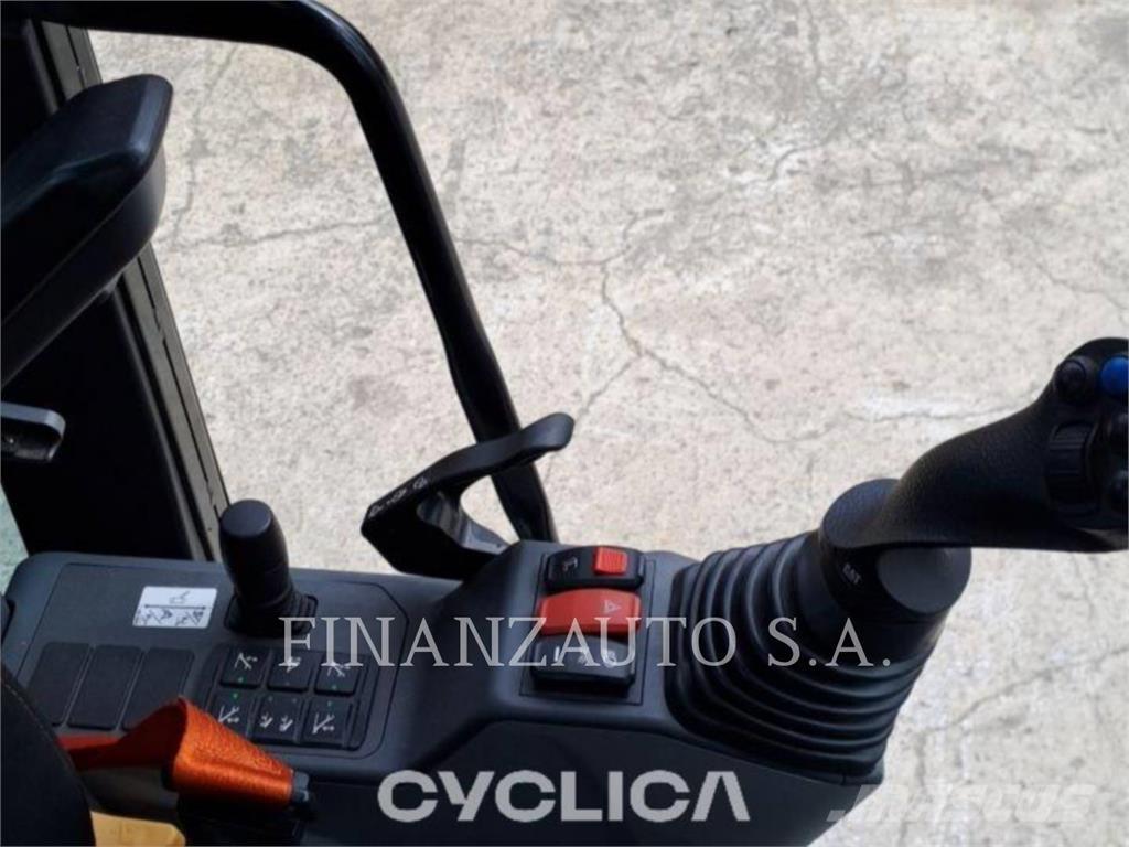 CAT M318 Excavatoare cu roti