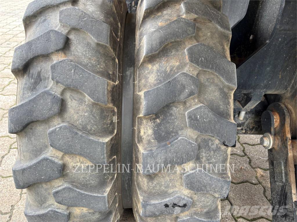 CAT M318-07A Excavatoare cu roti