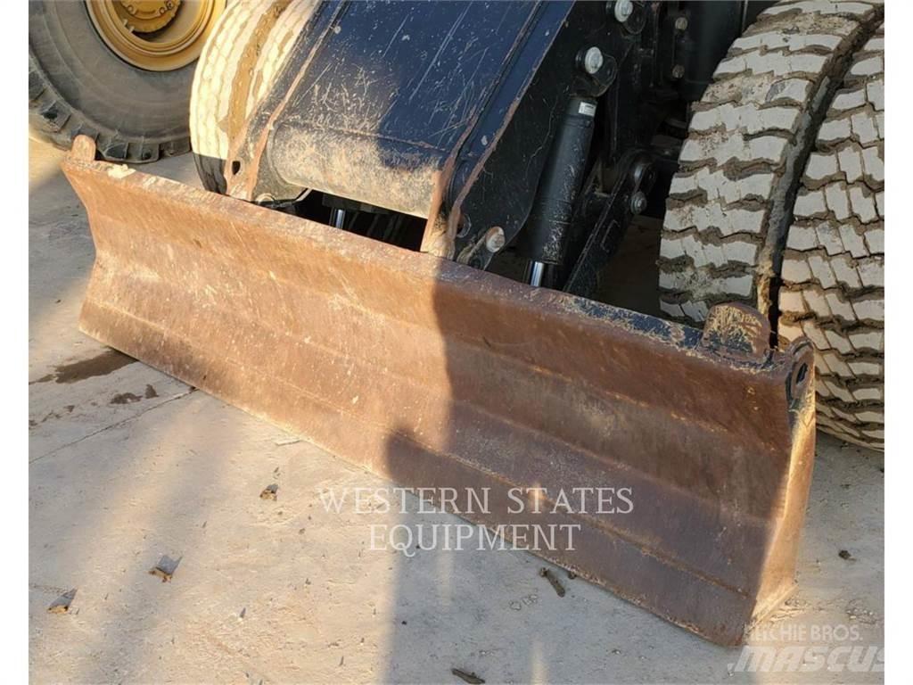 CAT M318F Excavatoare cu roti
