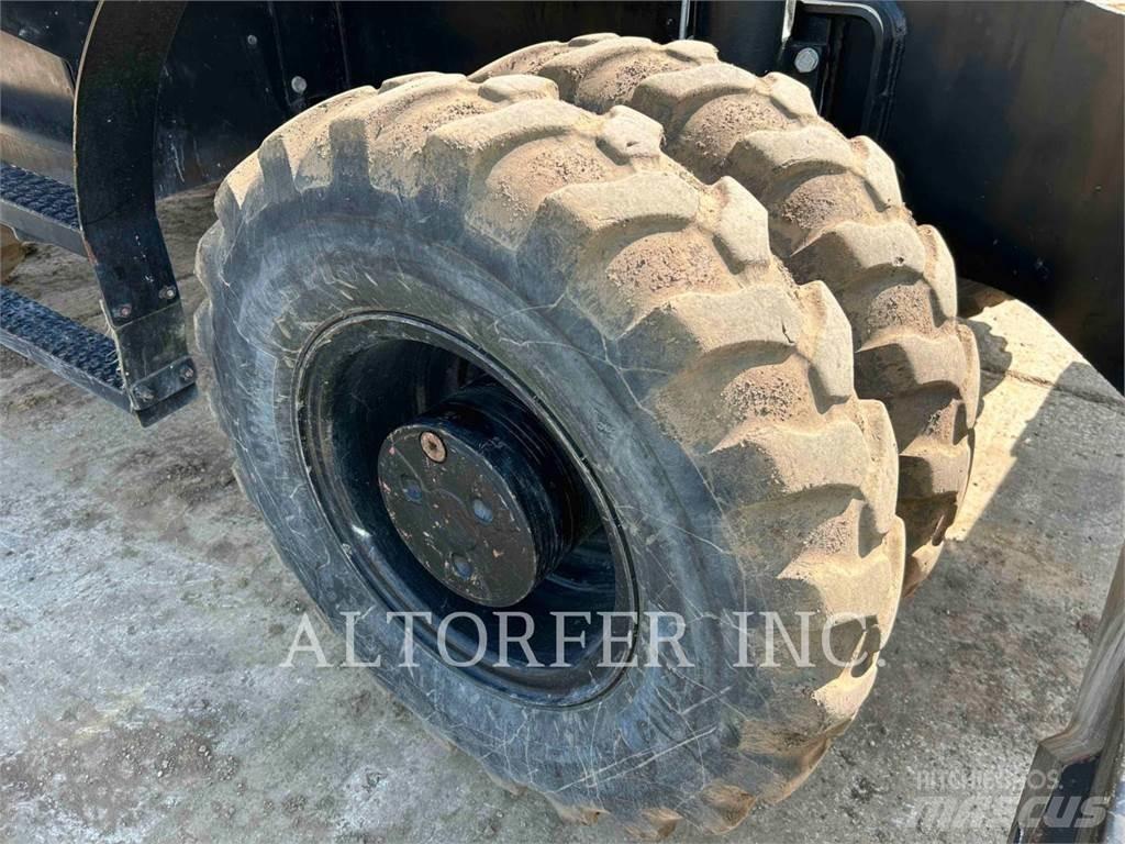 CAT M320 Excavatoare cu roti