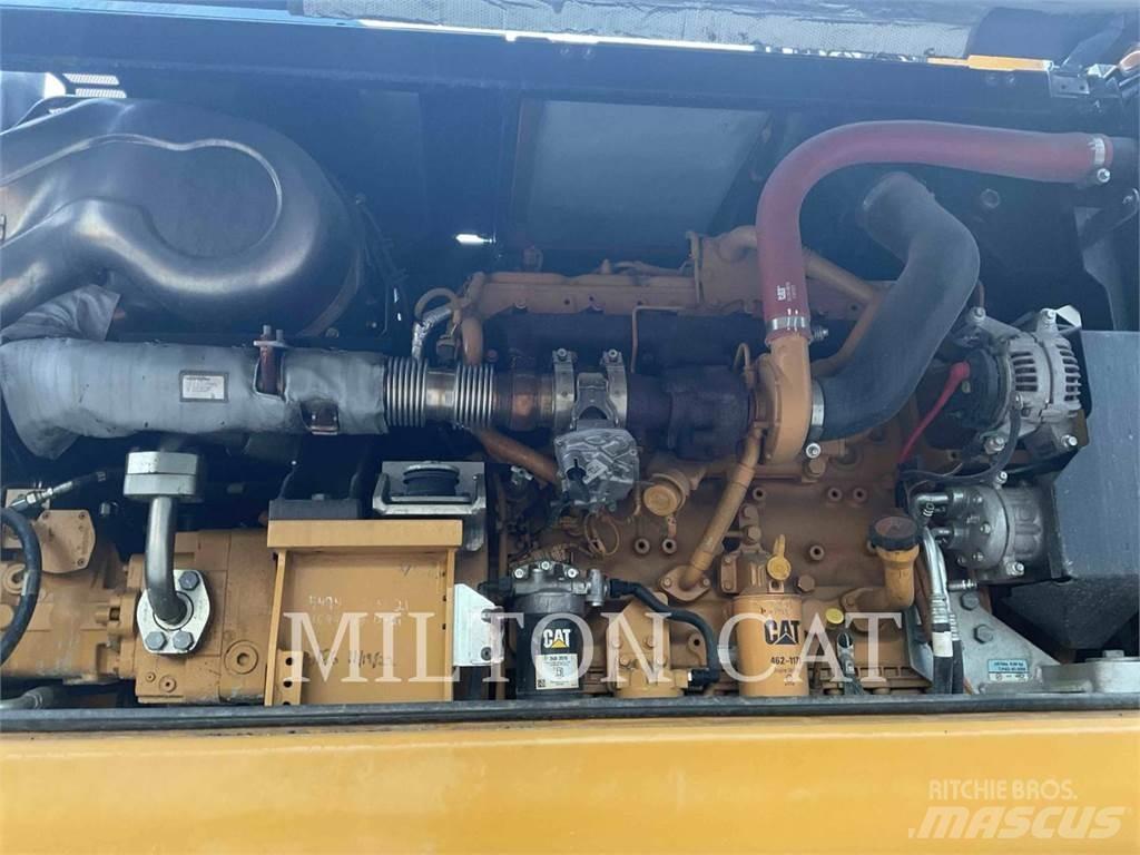 CAT M320F Excavatoare cu roti