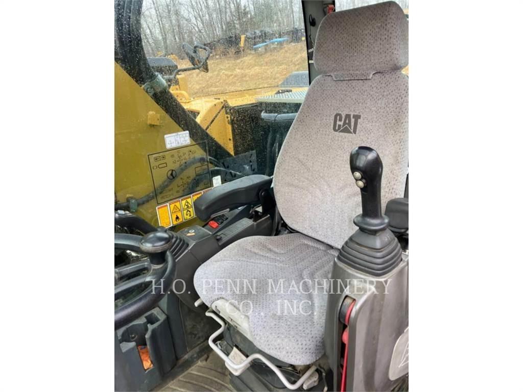 CAT M322F Excavatoare cu roti