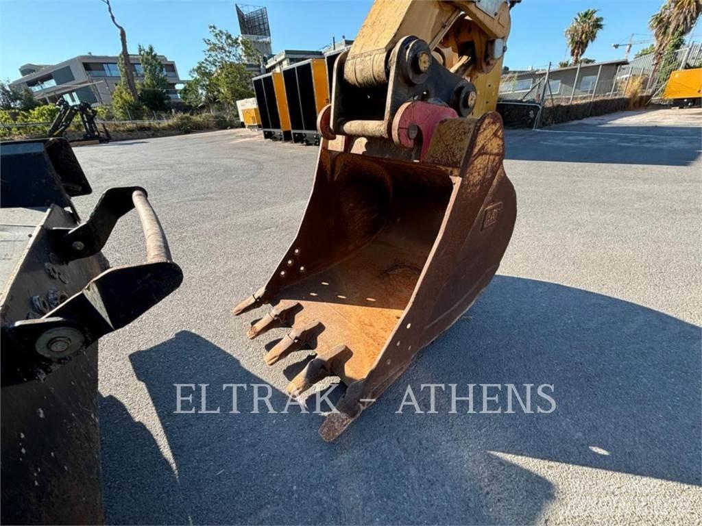 CAT M322F Excavatoare cu roti