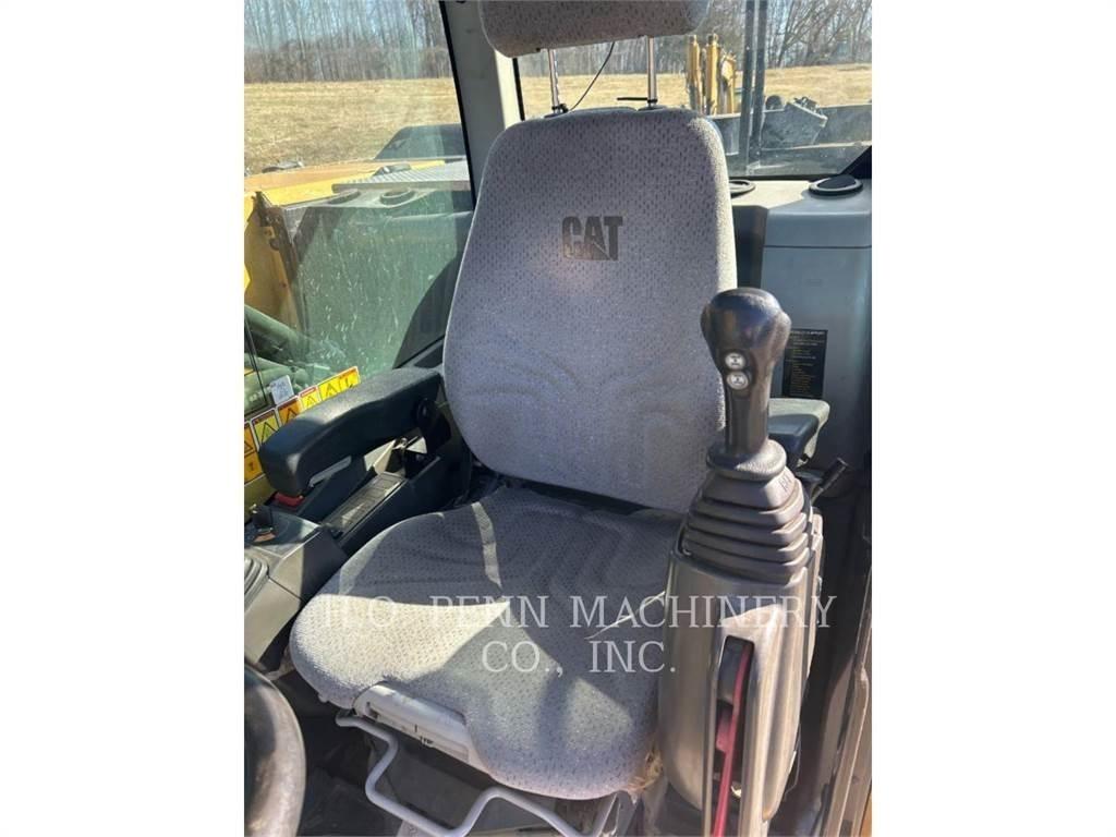 CAT M322F Excavatoare cu roti