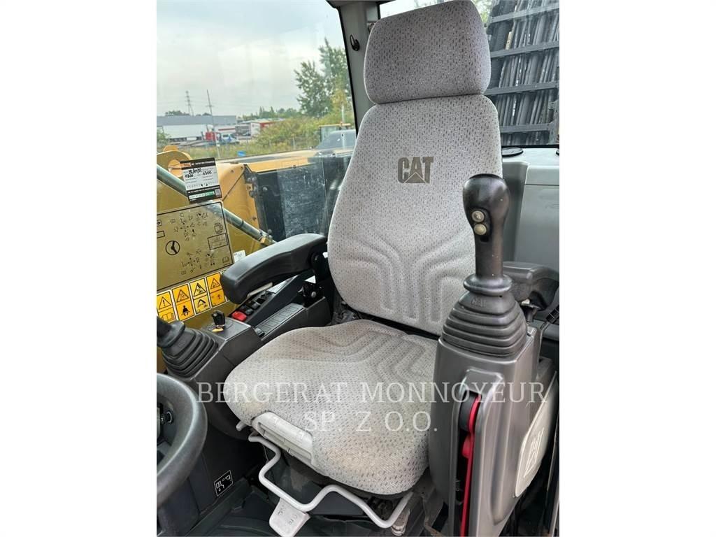 CAT MH3022 Excavatoare cu roti