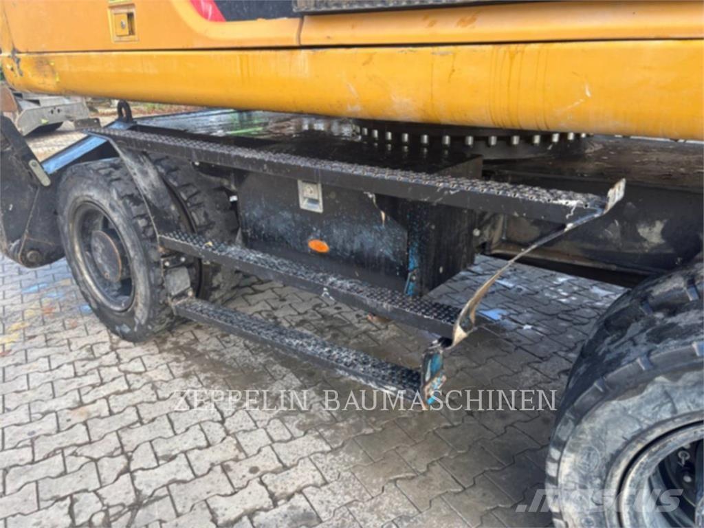 CAT MH3022 Excavatoare de demolare