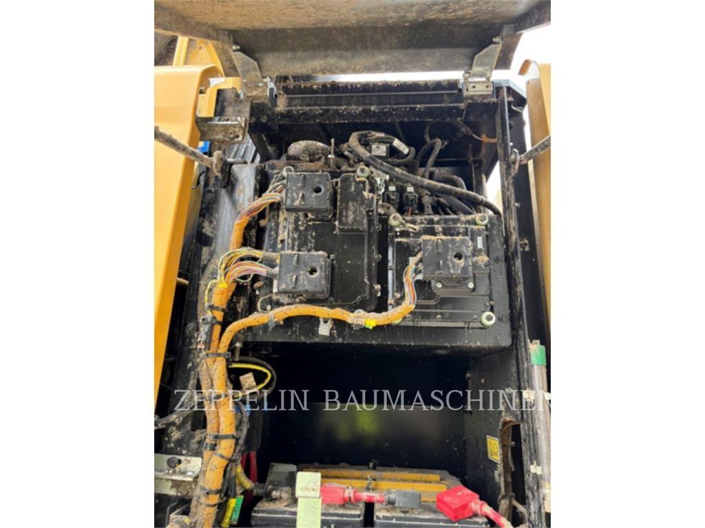 CAT MH3022-06C Excavatoare de demolare