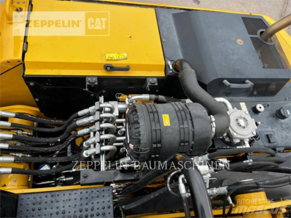 CAT MH3022-06C Excavatoare de demolare