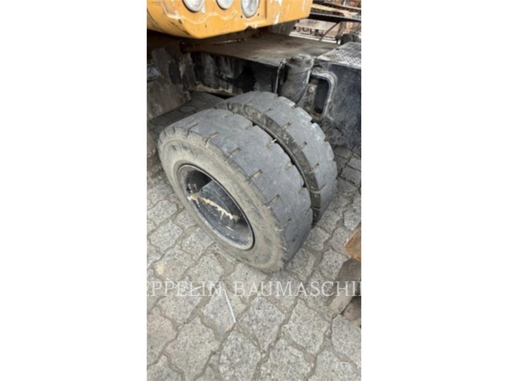 CAT MH3022-06C Excavatoare de demolare