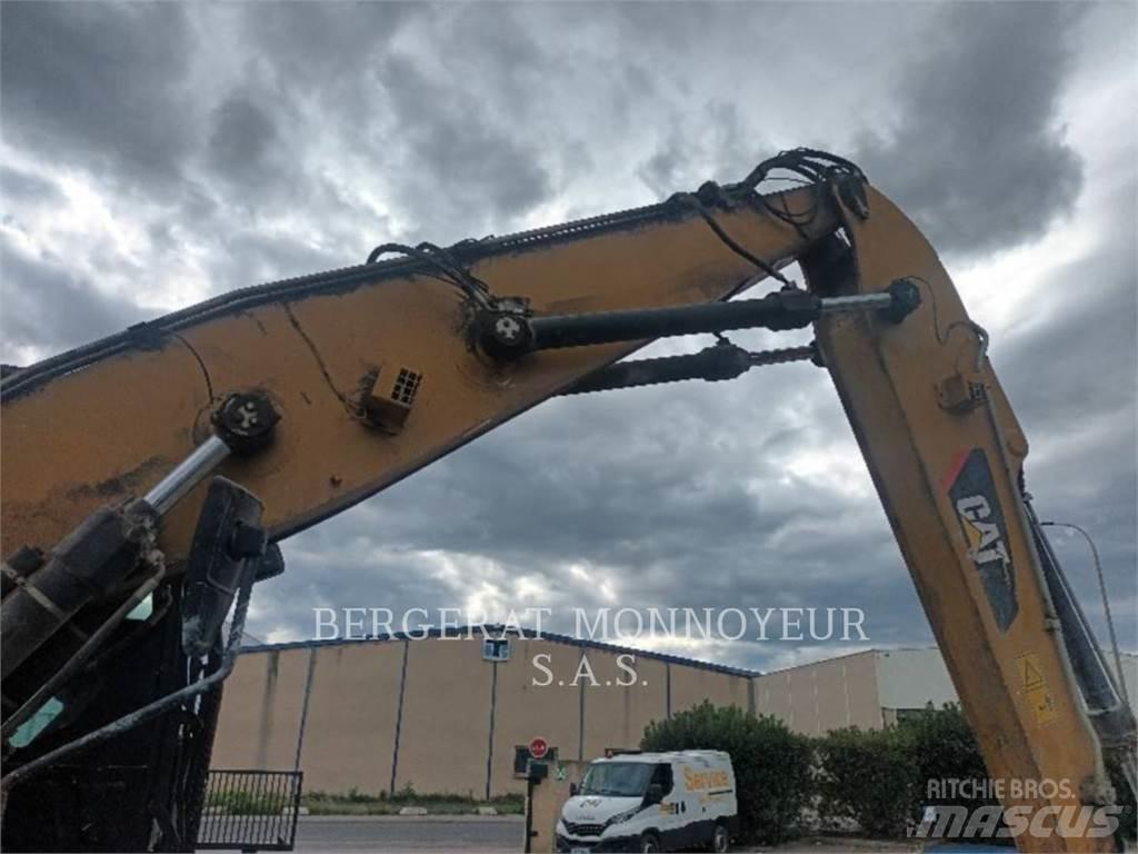 CAT MH3022-1 Excavatoare cu roti