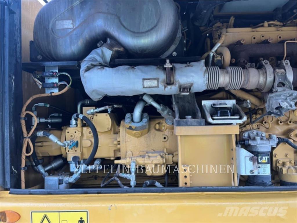 CAT MH3024 Excavatoare de demolare