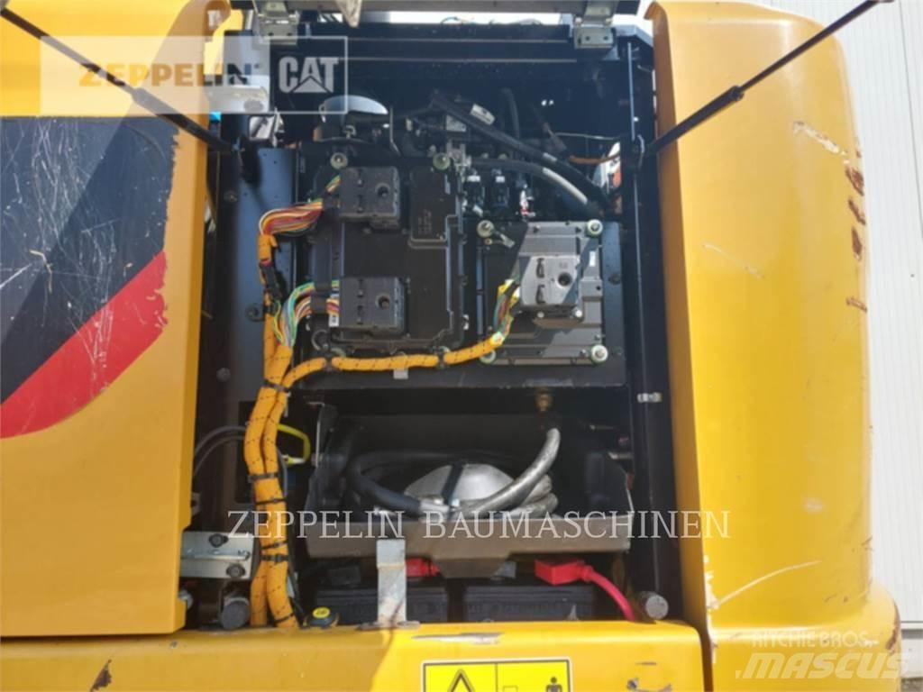 CAT MH3024-06C Excavatoare de demolare