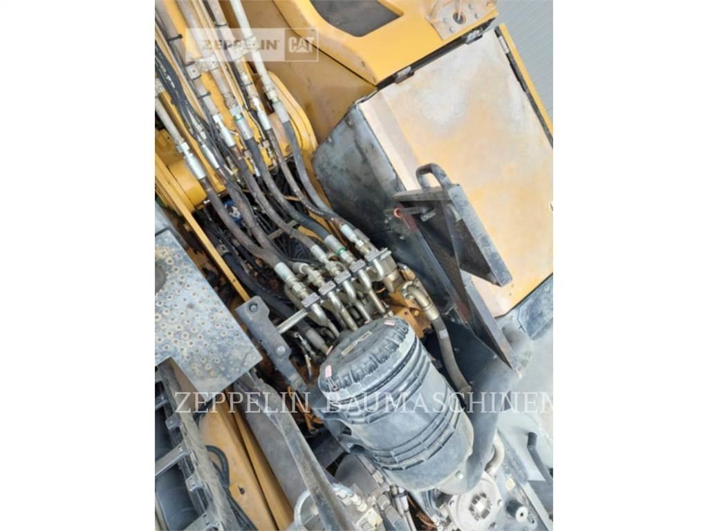 CAT MH3024-06C Excavatoare de demolare