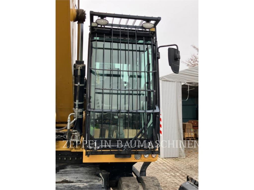 CAT MH3024-06C Excavatoare de demolare