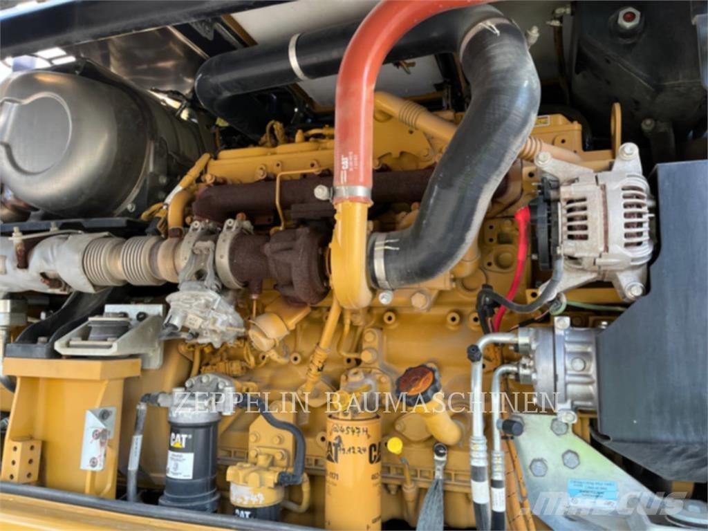 CAT MH3024-06C Excavatoare de demolare